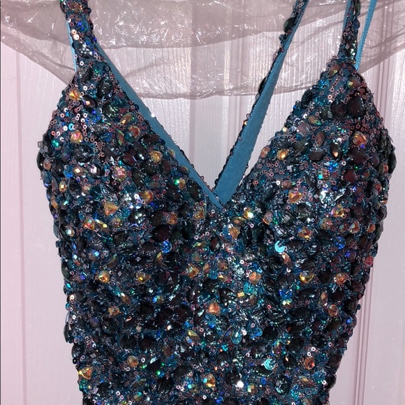 PROM DRESS - Picture 3 of 6